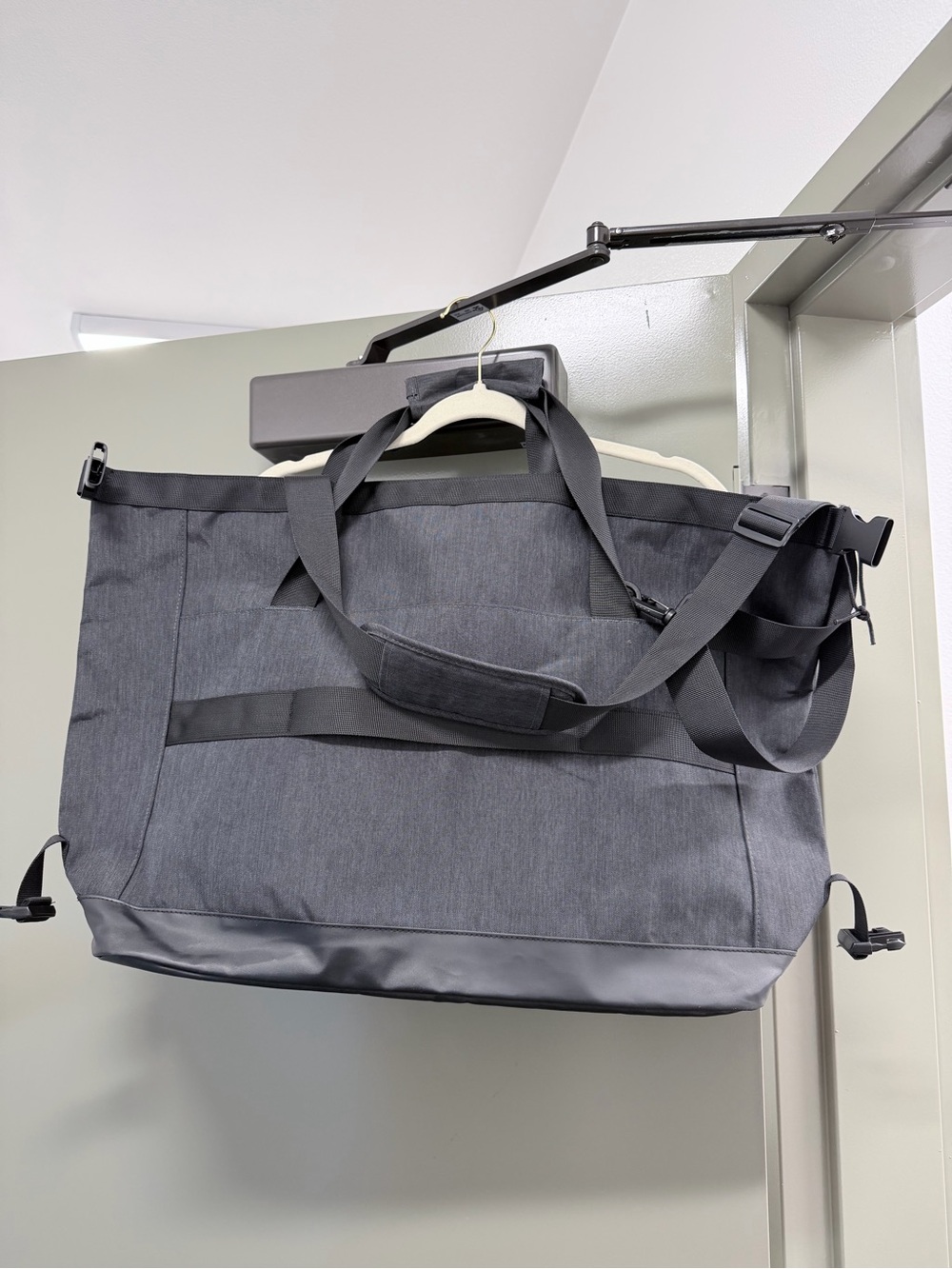 THREADS Ultimate Travel Tote/Garment Sleeve Bag